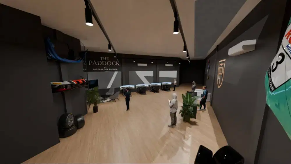 Kasir dan Operator Racing Simulator Lounge