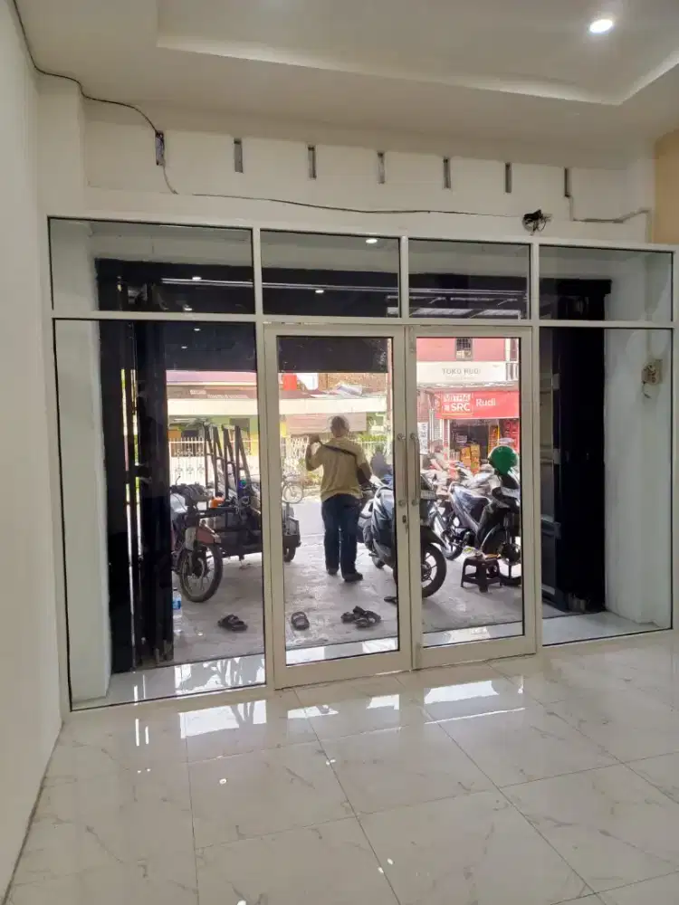 Pintu kaca ,sekat kaca, jendela kaca