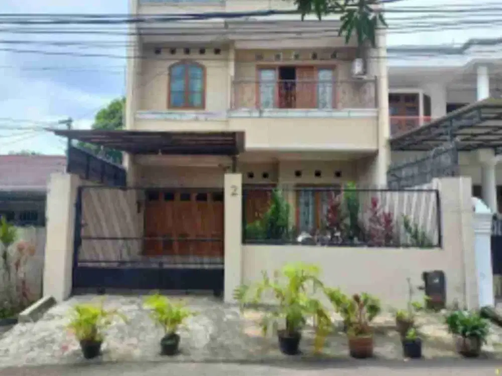 Rumah Bagus 2 lantai Luas Asri kebon jeruk Jakarta Barat