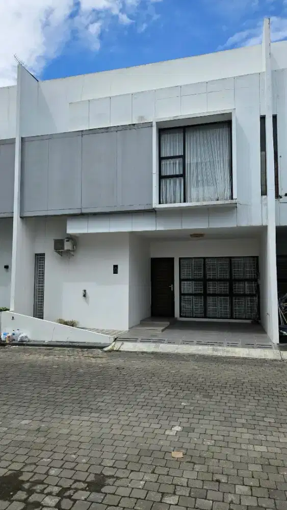 Dijual cepat rumah di komplek eksklusif habitat