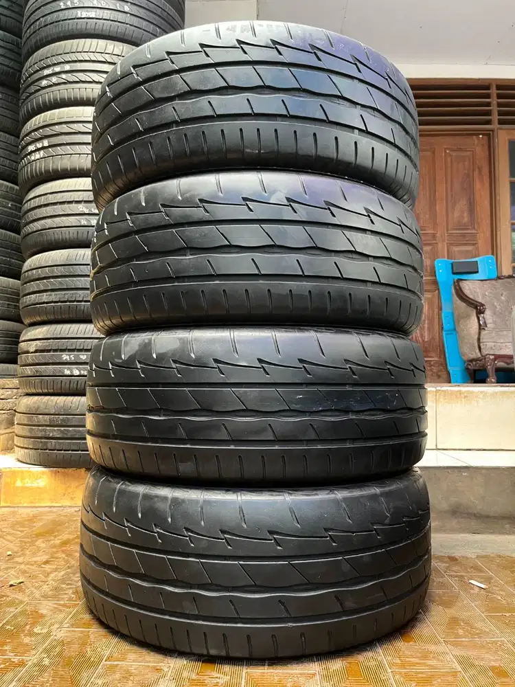 Ban Bridgestone Potenza Adrenalin RE003 235 50 r18 4Pcs