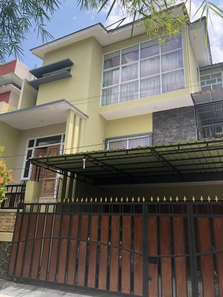 Jual rumah tengah kota
