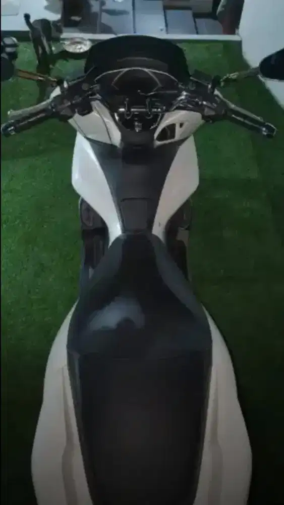 Jual cepat PCX 2018 Putih matic