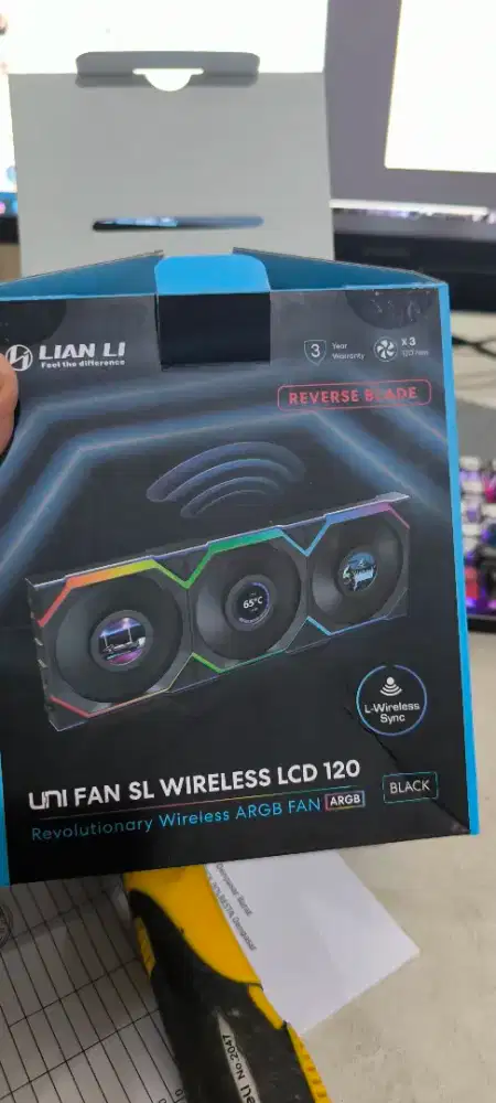Lian Li Uni Fan SL Wireless LCD 120 Reverse Blade