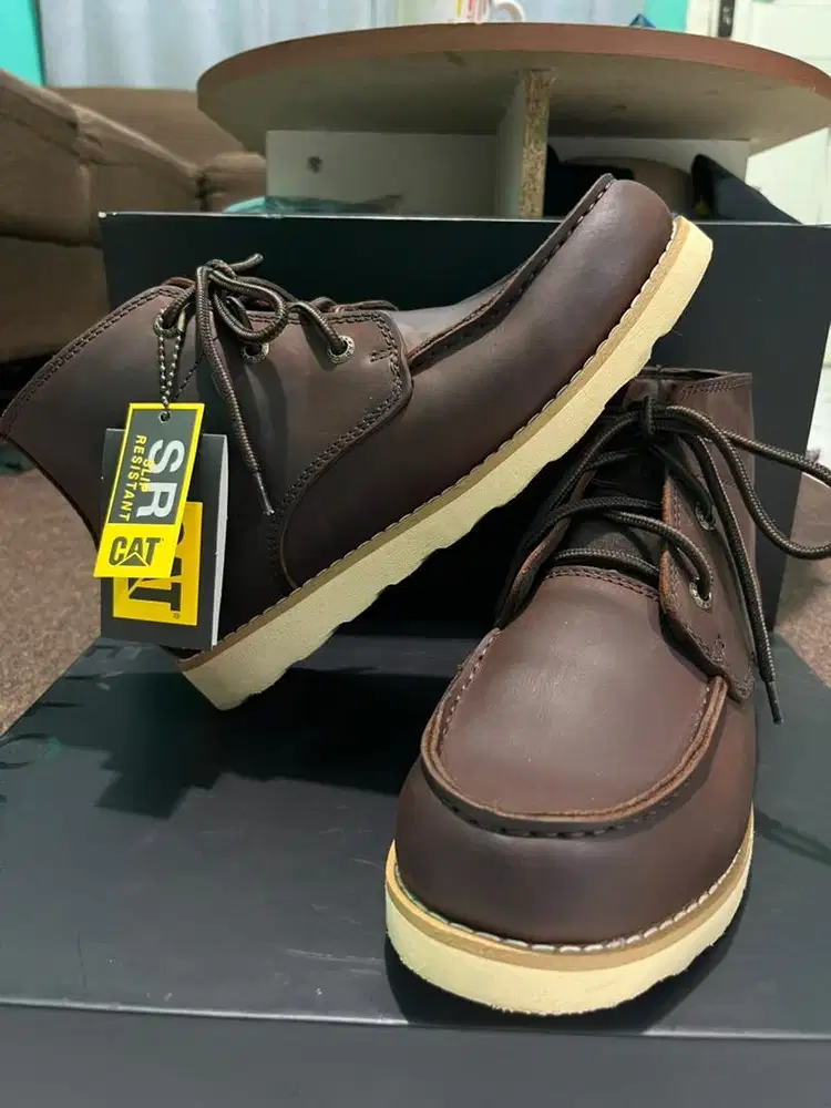 Sepatu kulit CAT moctoe