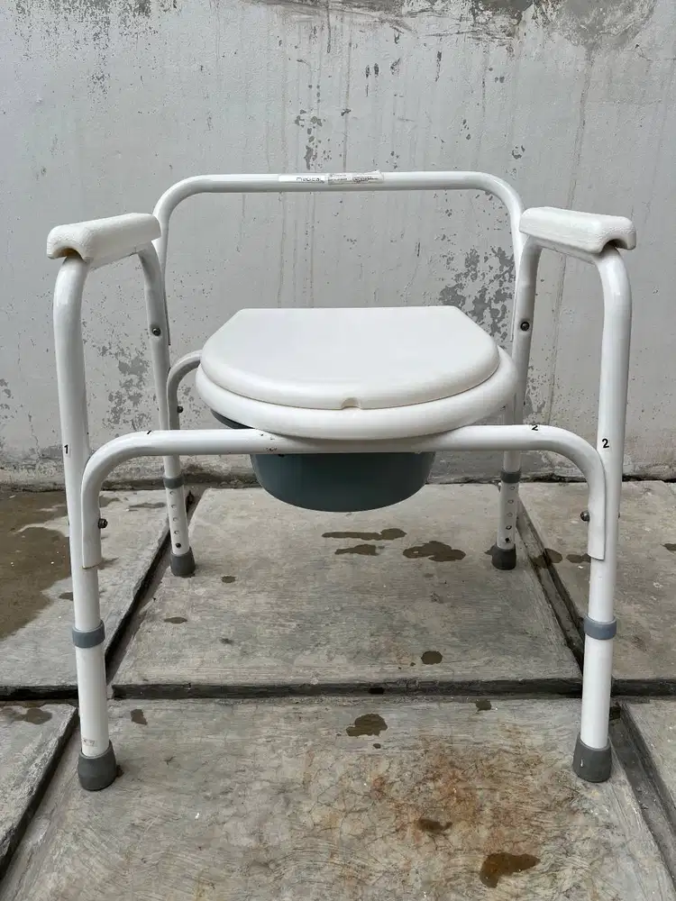 Kursi BAB Manula Lansia merk : GEA FS810 FS 810