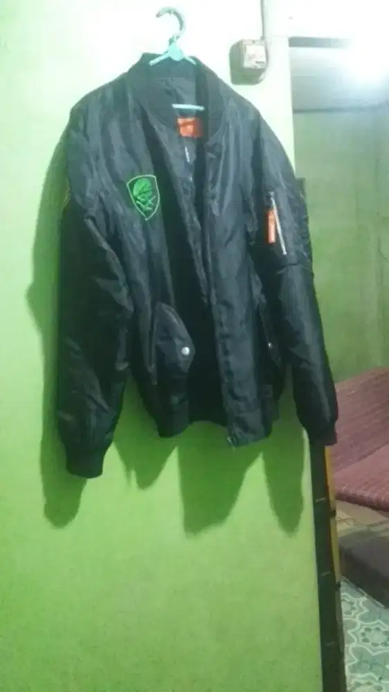 Jual jaket merek bom atom