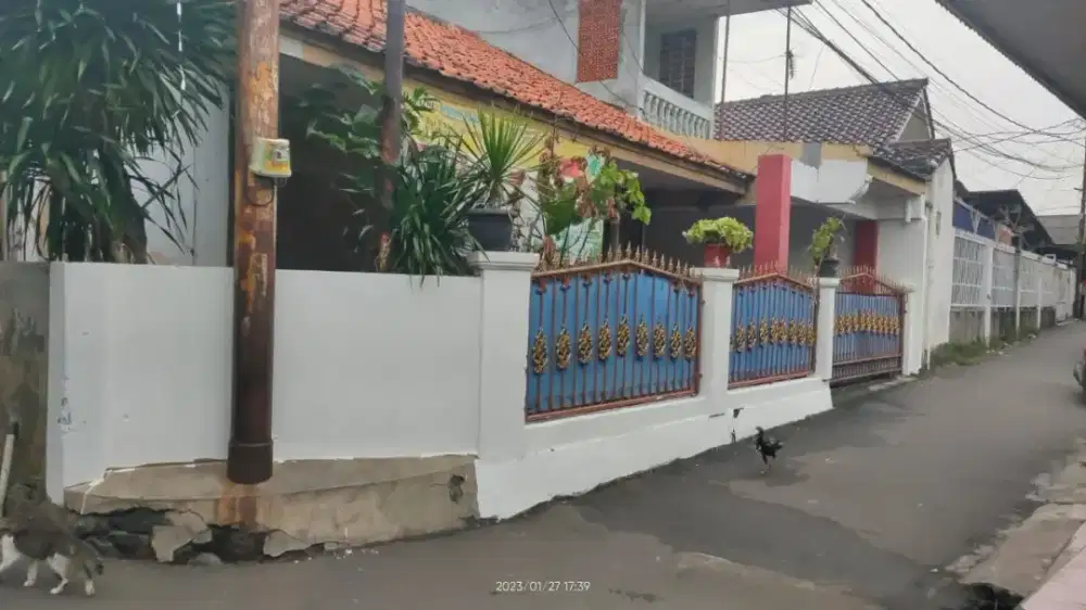 DIJUAL CEPAT RUMAH HOEK LOKASI STATEGIS DEKAT MASJID, SEKOLAH, RS