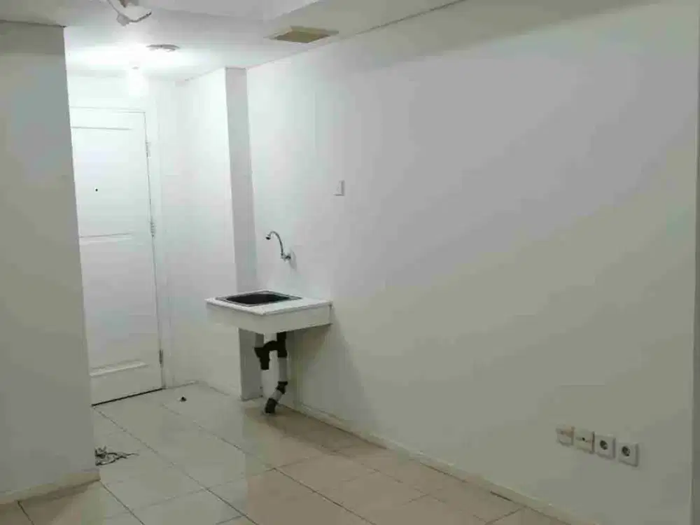 apartemen studio unfurnish + 1 AC