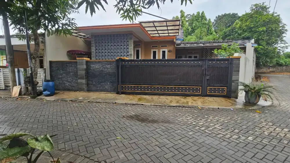 DiJUAL Rumah Asri Tengah Kota