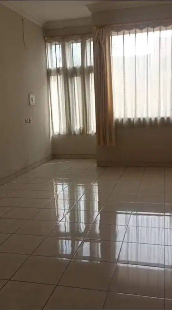 Taman Kopo Indah Bandung Dijual/sewa Rumah Siap Huni Lokasi Mainroad