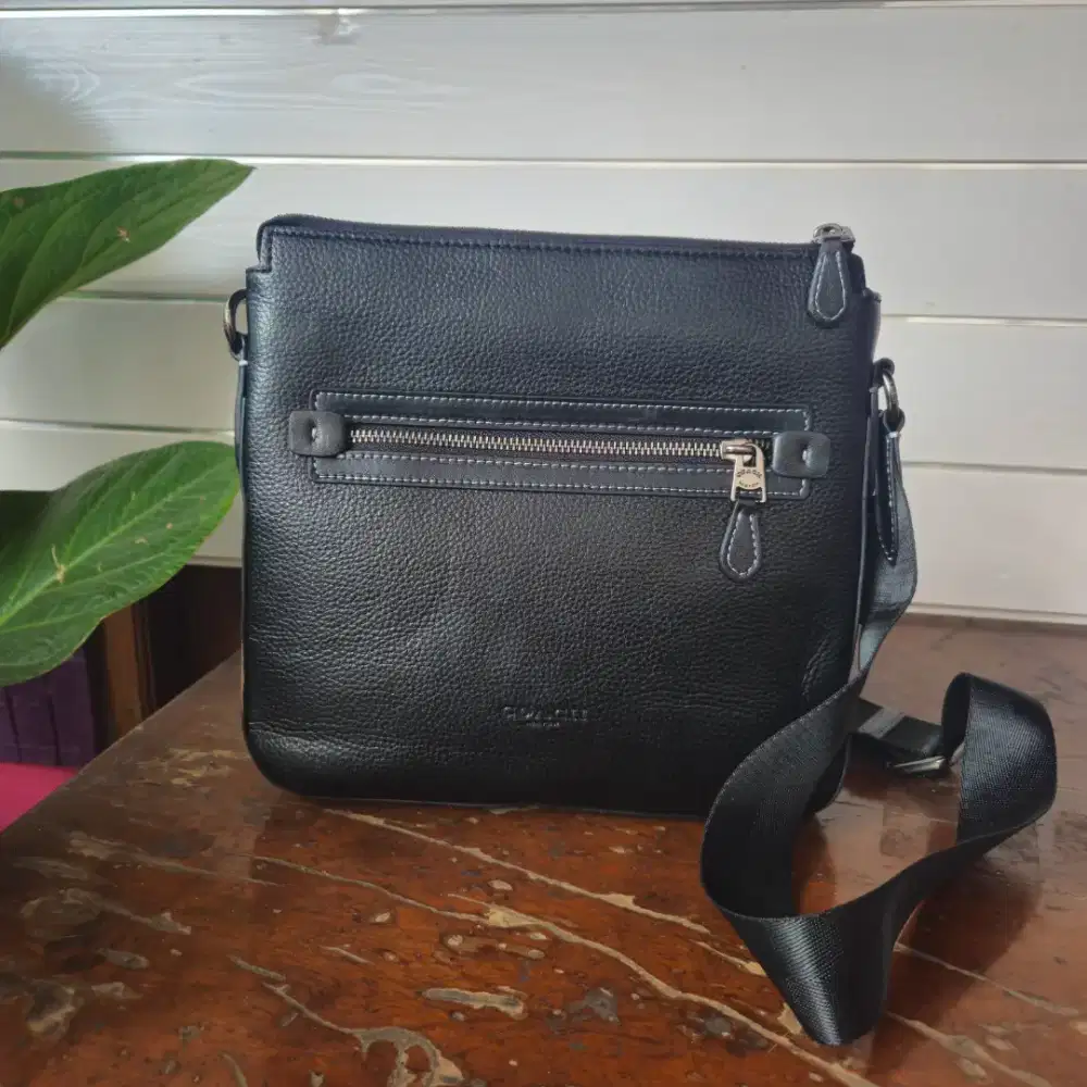 COACH TAS SELEMPANG PRIA BAHAN KULIT ASLI