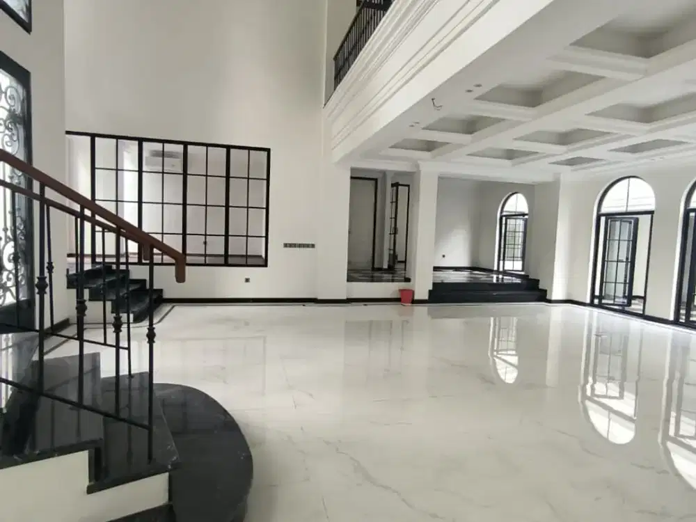 Brand New Classic Rumah Graha Family with Swimming Pool