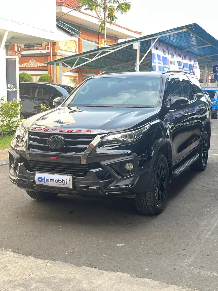 Like New  - Toyota Fortuner 2.4 4x2 VRZ TRD Solar-AT 2020 Hitam