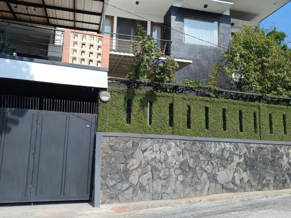 RUMAH MEWAH FULL FURSNISHED DENGAN VIEW DAN UDARA SEJUK DI CIMENYAN BOJONG KONENG ATAS KOTA BANDUNG