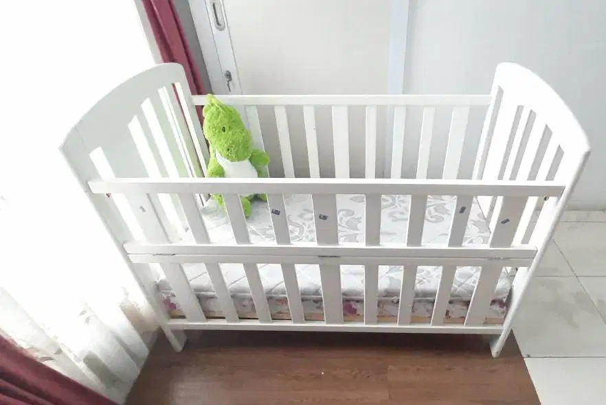 (PRELOVED) (GARAGE SALE) Ranjang Bayi Hakari Baby Box HK 1008