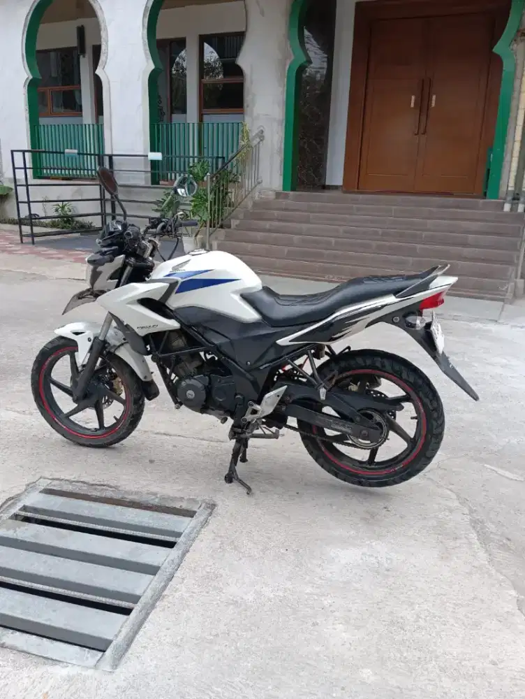 Motor CB150 R  Tahun 2013