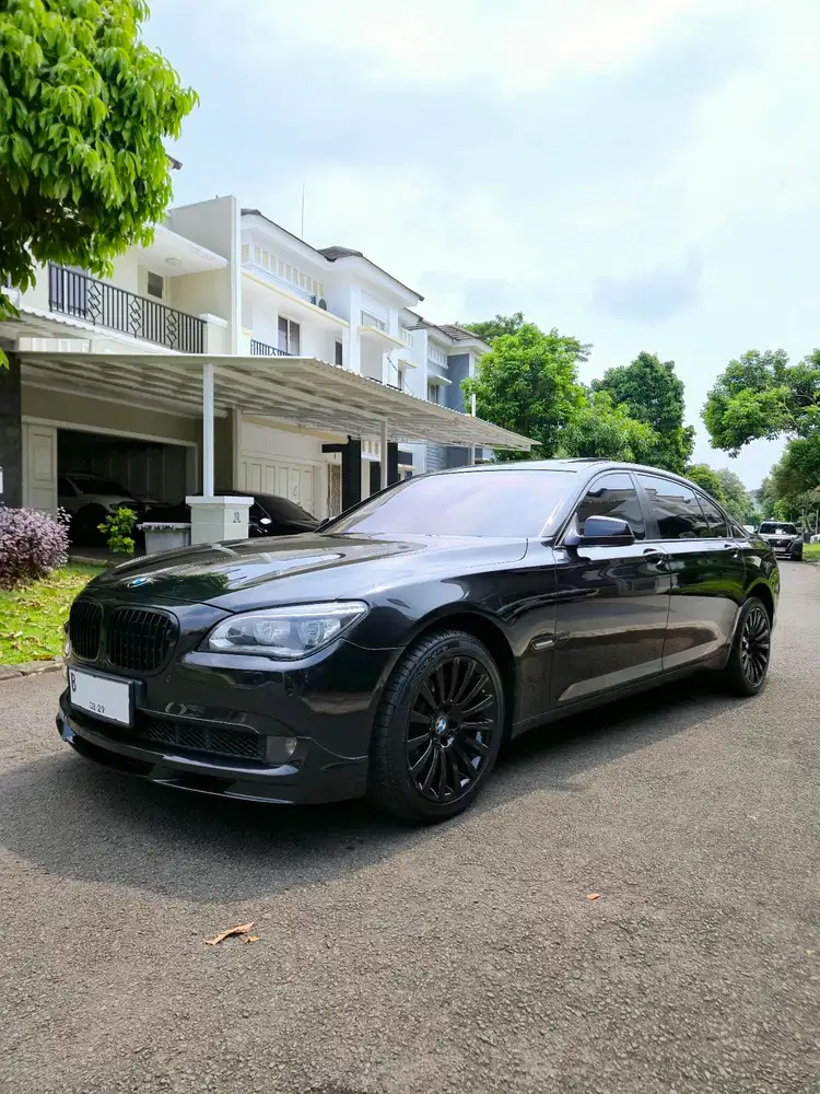 BMW 750Li 2009 Bensin