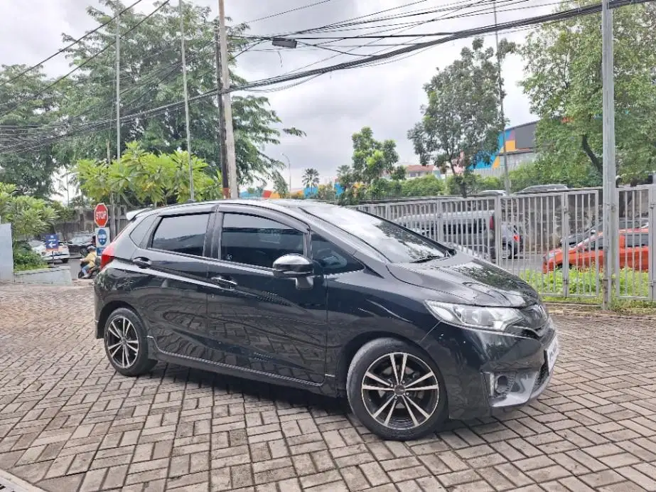 LOW DP Honda Jazz 1.5 RS Bensin-AT 2018 SYM