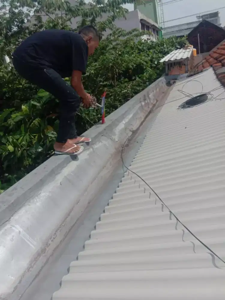 Tukang atap genteng rembes, atap asbes retak, servis atap rusak,