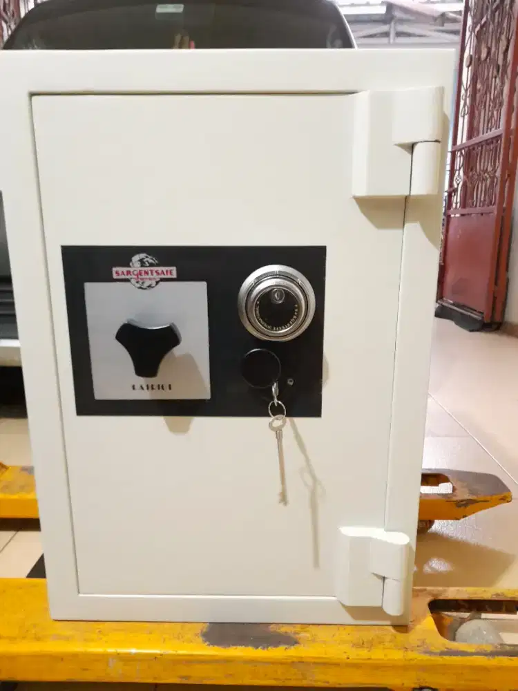 BRANKAS/BRANGKAS SARGENTSAFE PATRIOT SIZE 3