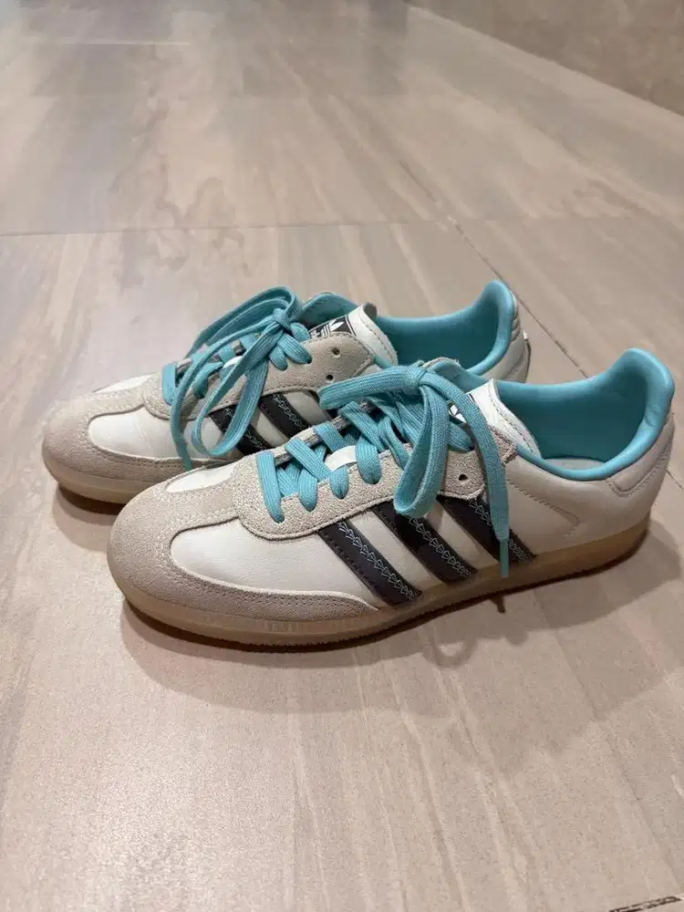 DIJUAL SEPATU ADIDAS