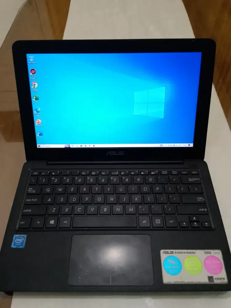 Laptop ASUS E202S Intel Celeron N3050 RAM 4GB SSD 256GB