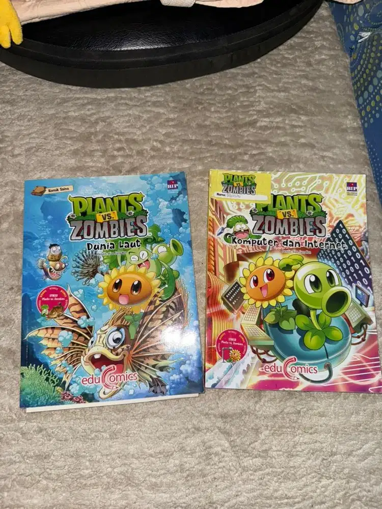 Komik PLANTS VS ZOMBIES