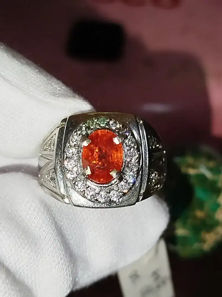 NATURAL ORANGE SAPPHIRE TANZANIA 1,88CT PLUS MEMO