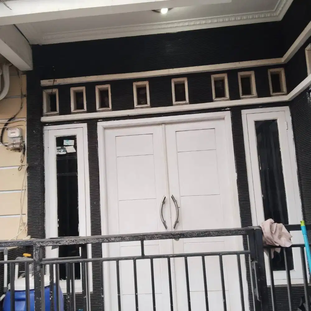 Sewa rumah 3 lantai di kayu manis barat..