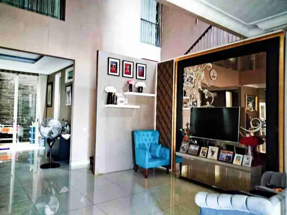 DIJUAL RUMAH MEWAH SEMI FURNISHED PAKUWON INDAH SURABAYA BARAT 
Dekat Pakuwon Mall,Loop,Spazio,Nasional Hospital(Nashos),Gwalk