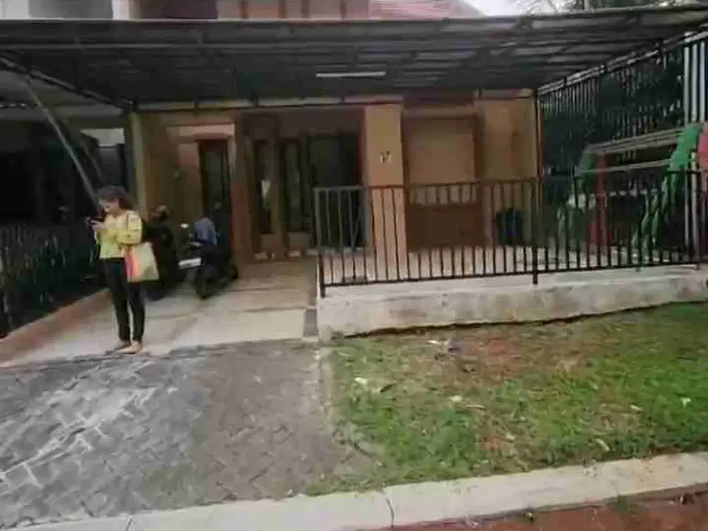 dijual rumah posisi hoek di legenda wisata cibubur