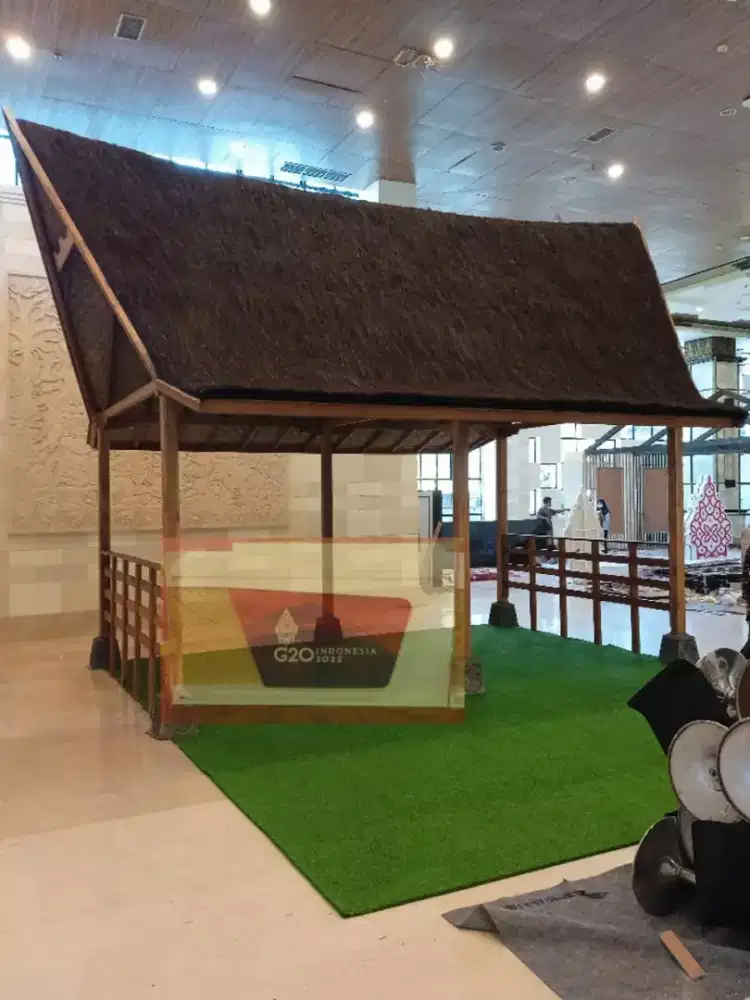 Tukang atap ijuk
