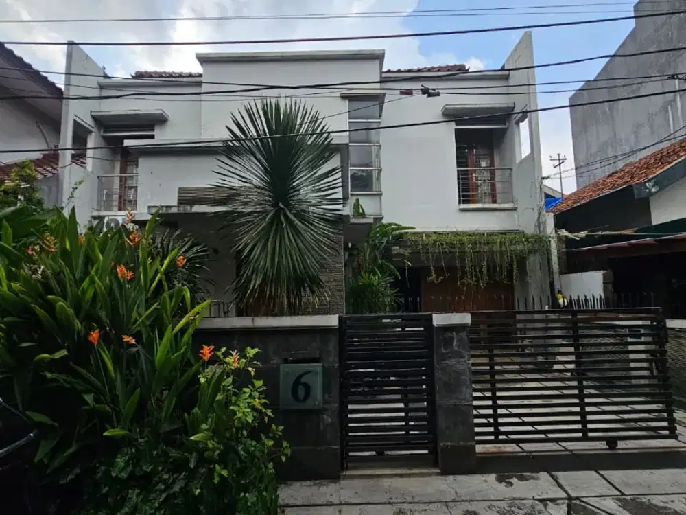 DIJUAL RUMAH KEBAYORAN BARU JAKARTA SELATAN