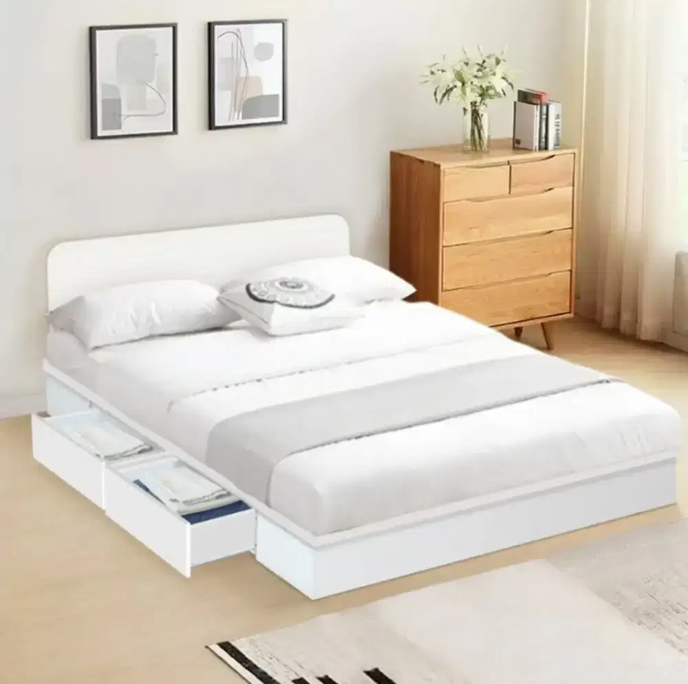 Dipan set Kayu Putih 160 Ada Laci — Mulus 5 Bulan (Kirana Iowa)