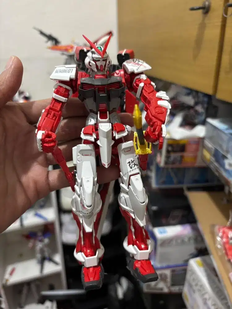 MG 1/100 ASTRAY RED FRAME KAI BANDAI