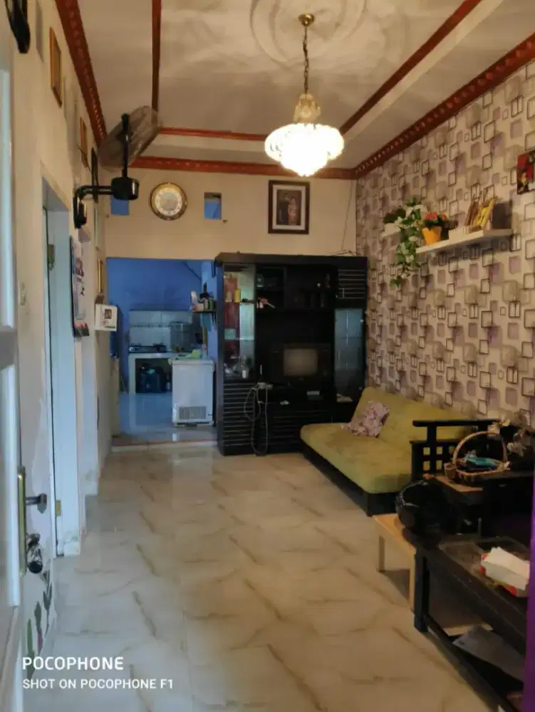 Rumah di kontrakan,hanya 5 menit dari gerbang tol,area parkir luas