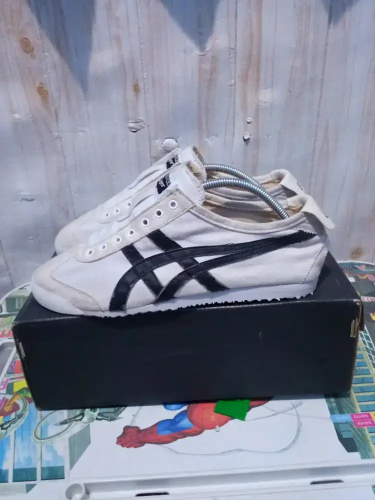 Onitsuka Tiger slip on size 42.5 preloved