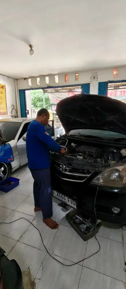 Mekanik senior AC mobil