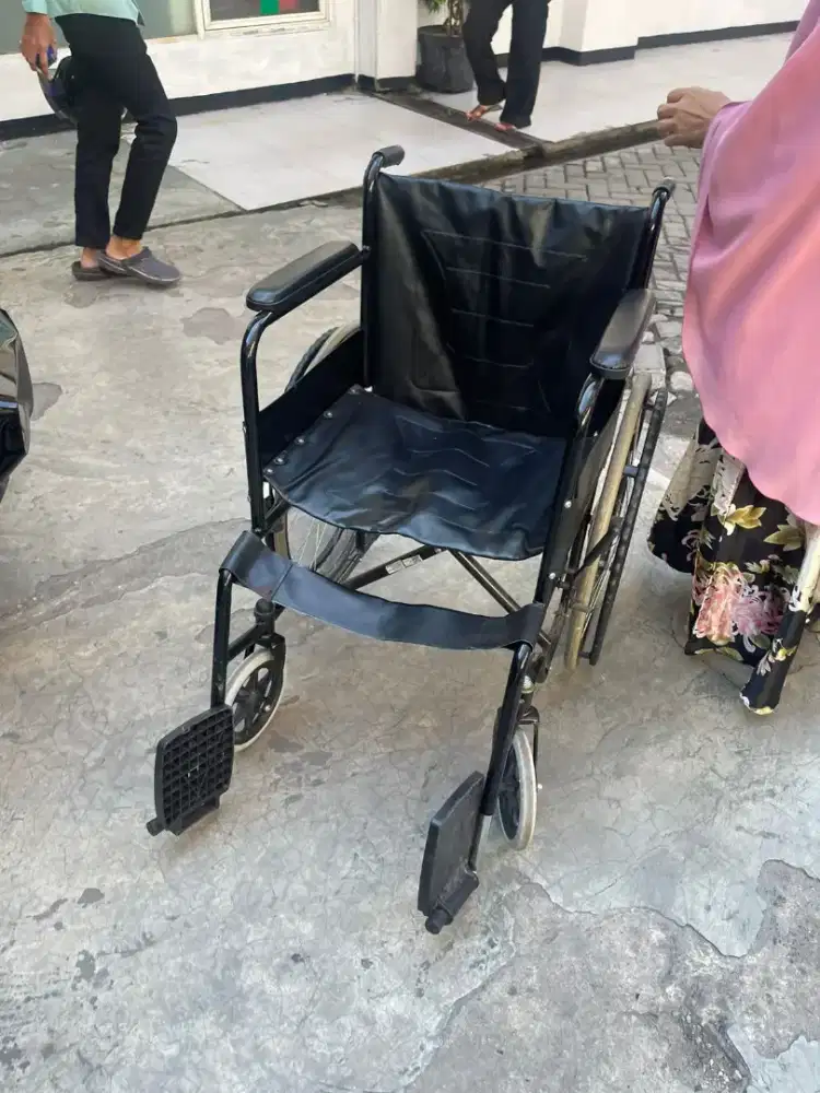 Kursi roda merek gea