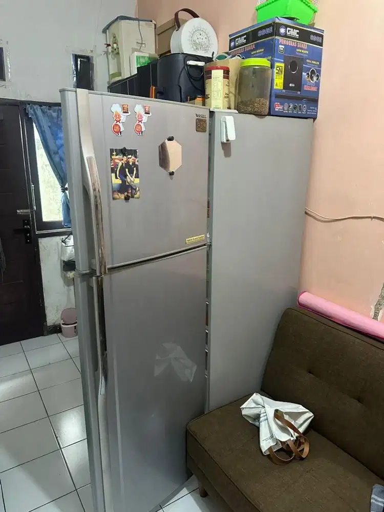 Kulkas tosibha 2 pintu