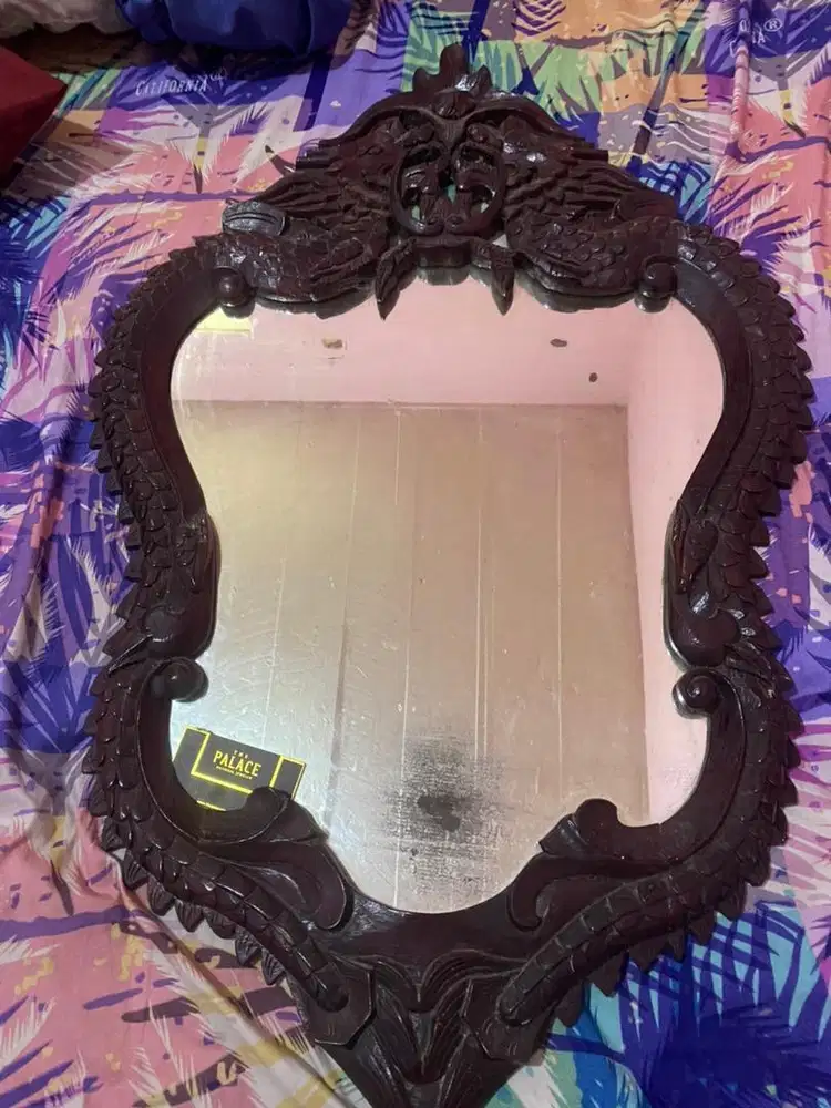 Cermin ukiran bahan jati