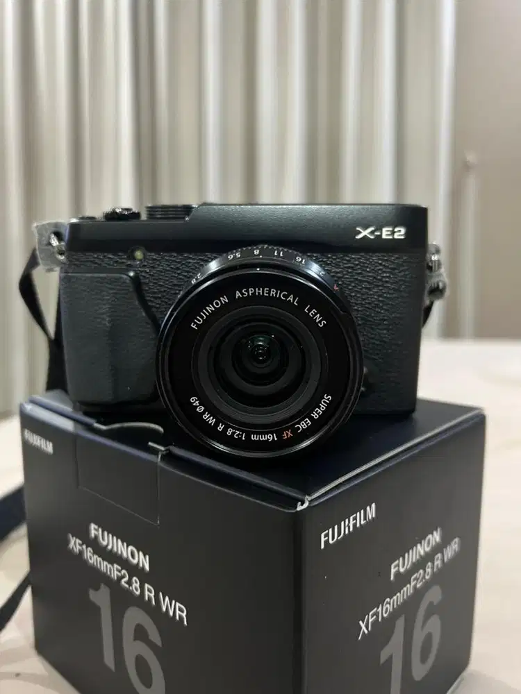 Fujifilm X-E2 with Fujinon XF-16mm F2.8 R WR