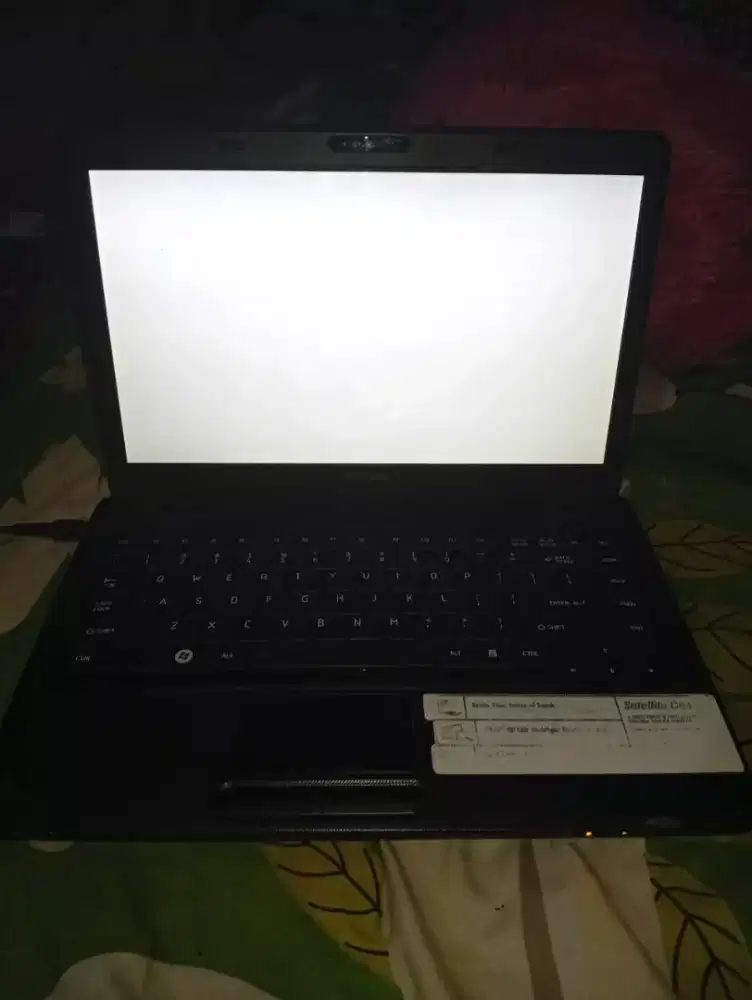 Laptop Toshiba PSC02L - 00404 LAYAR BLANK PUTIH - NEGO