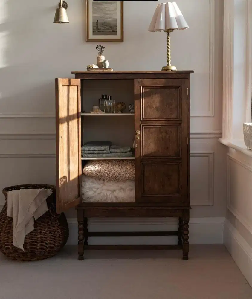 Lemari kayu antik antique 2 pintu