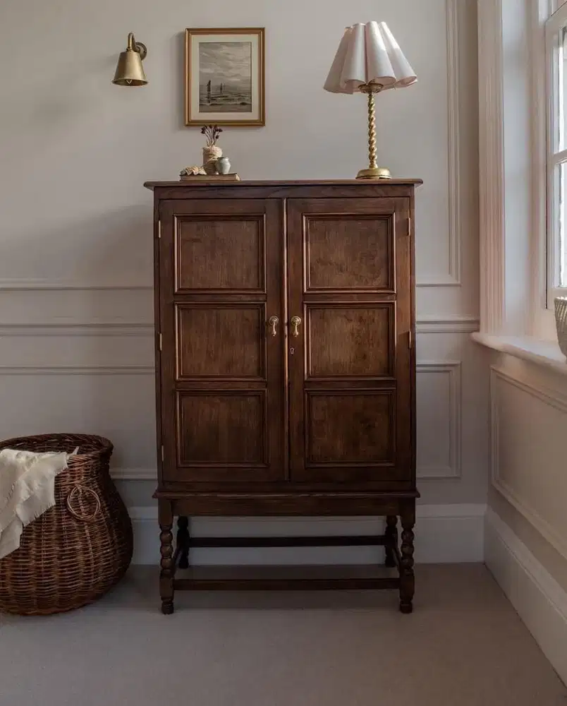 Lemari kayu antik antique 2 pintu