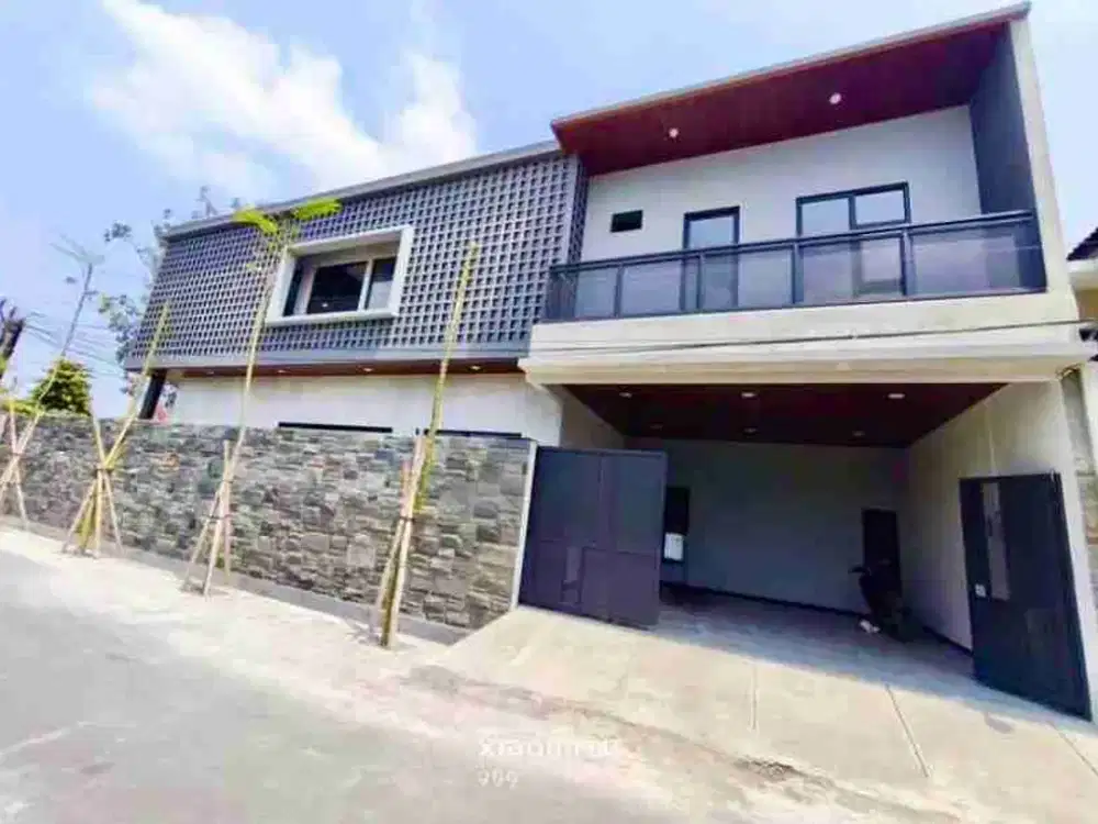 DIJUAL RUMAH MEWAH KOLAM RENANG BANJAR SARI SOLO SURAKARTA