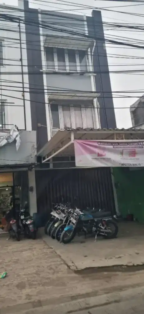 Dijual cepat Ruko 3 lantai strategis,lokasi ramai harga nego