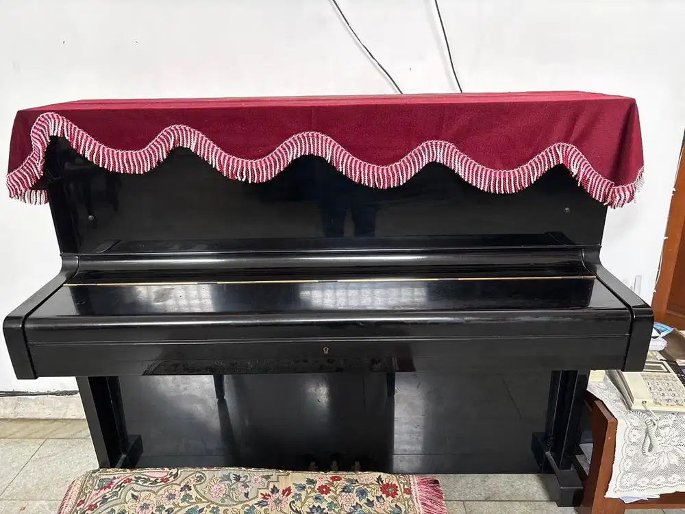 Piano Yamaha U1