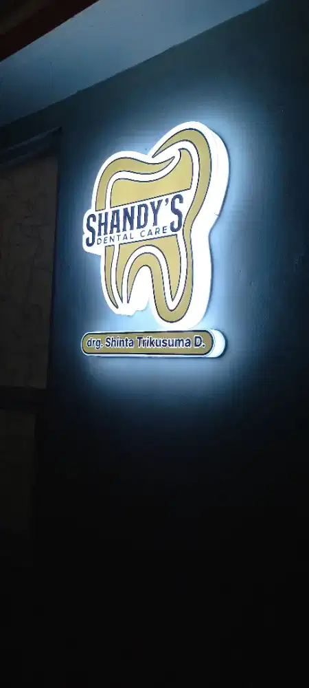 Neon box huruf timbul